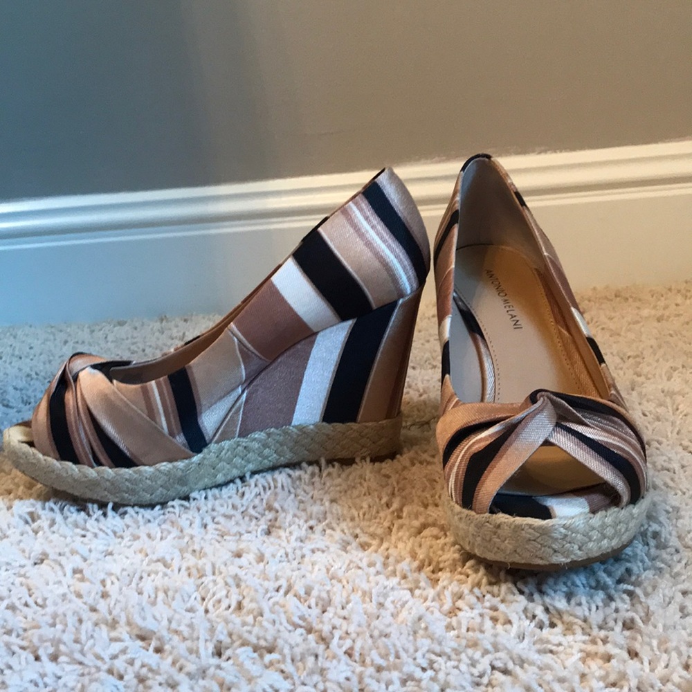 ANTONIO MELANI STRIPED WEDGES SIZE 8!